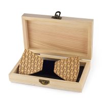 Set cravată din lemn și batistă - Cuburi 3D