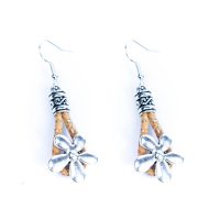 Cercei din plută - Flori argintii